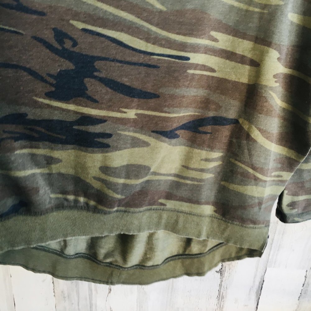 NWT Z Supply Camo Sweatshirt The Weekender Distressed Boho Side Slits S - Picture 4 of 13